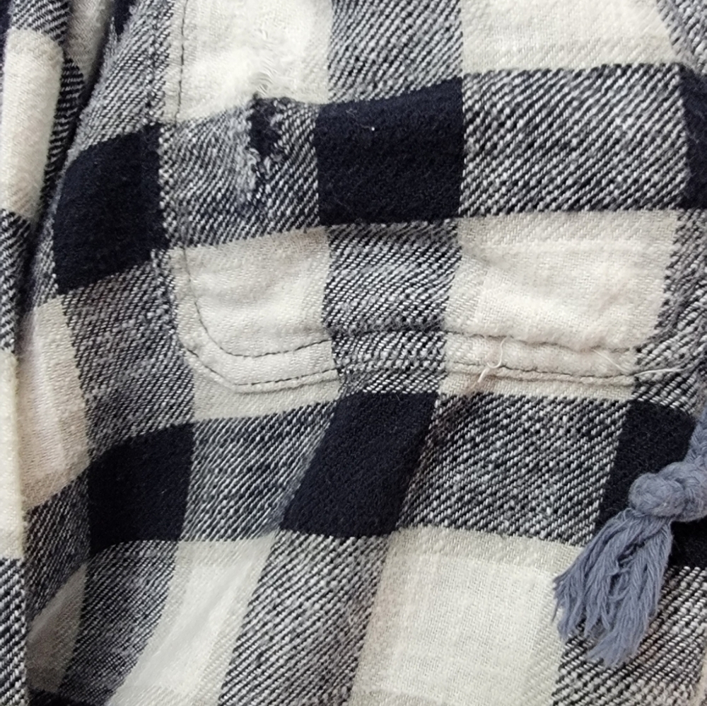 American Eagle women's flannel midrift hooded button-up shirt in size medium. - Picture 7 of 10